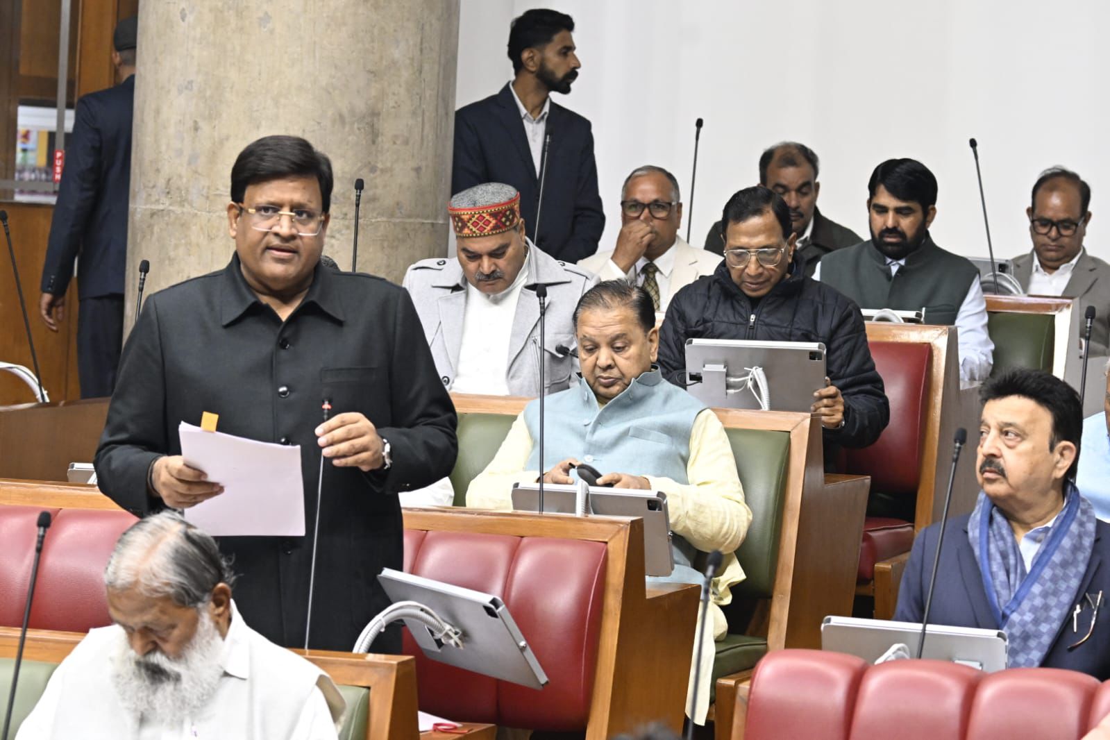 कैबिनेट मंत्री विपुल गोयल ने विधानसभा के पटल पर रखे 5 विधेयक